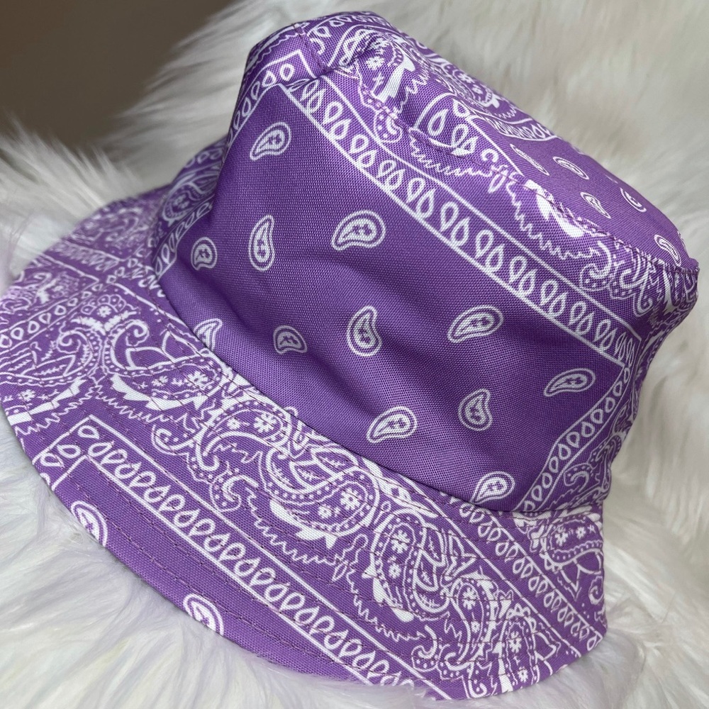 Reversible bucket hat